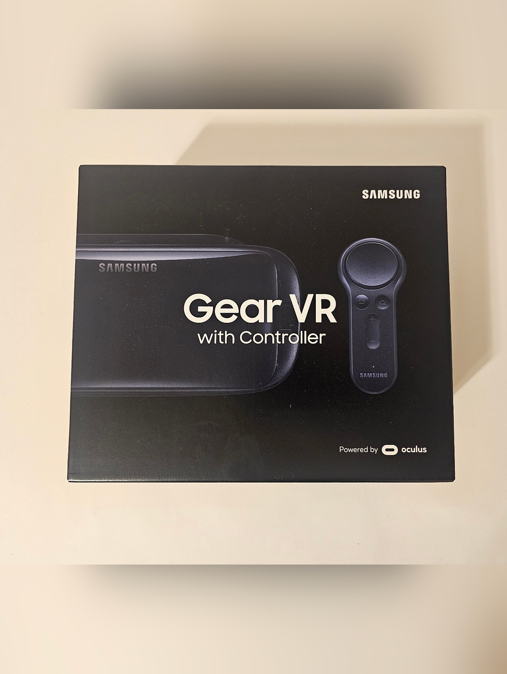 NWT Samsung Gear VR Headset with Controller SM-R324NZAAXAR Black Smartphone